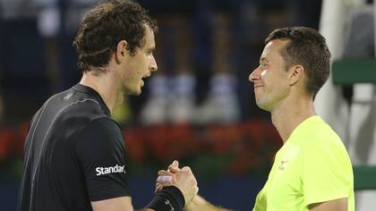El saludo final entre Murray y Kohlschreiber