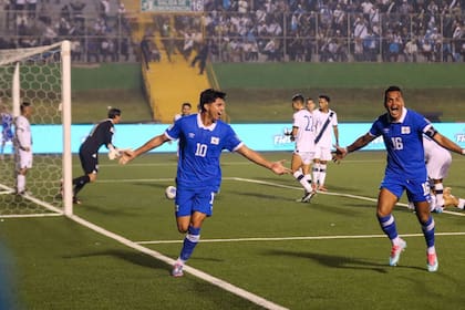El Salvador se impuso en el primer duelo ante Guatemala en las eliminatorias mundialistas (X @H_osorioo)