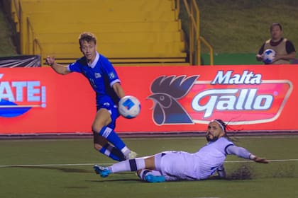El Salvador venció sobre el final a Guatemala