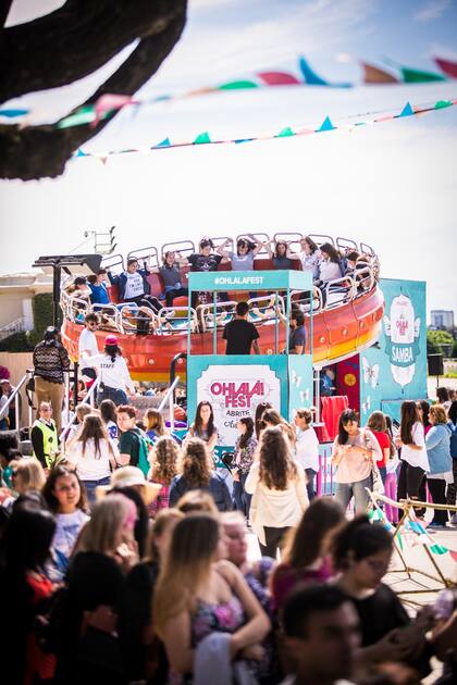 El samba, otra de las atracciones principales, colmado de gente.