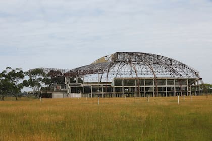 El San Bernardo Stadium, el Luna Park de la costa que está abandonado hace 20 años. Ahí bailó Maximiliano Guerra, tocó La Renga, y hubo importantes peleas de boxeo