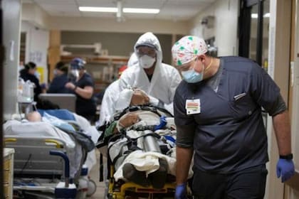 El sanatorio Otamendi informó que el paciente recibió dióxido de cloro, se agravó y murió