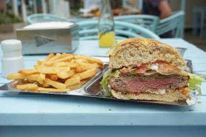 El sándwich de milanesa de Divisadero es bien potente