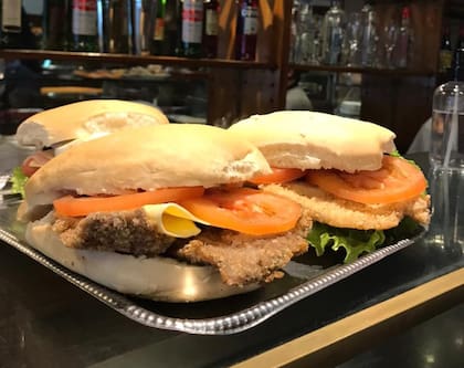 El sándwich de milanesa, uno de los más pedidos en Dado