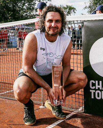 El santiagueño Marco Trungelliti con el trofeo de campeón del Challenger de Tulln, Austria