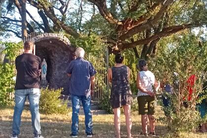 En Santa Fe le rezan a la virgen de Lourdes para que se termine la sequía y empiece a llover