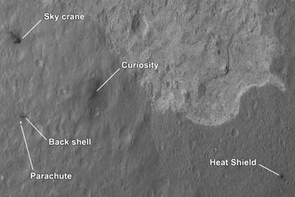 El satélite MRO logró fotografiar las partes diseminadas en la superficie marciana que permitieron el descenso de Curiosity