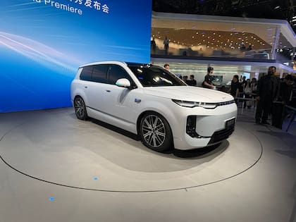 El Sealion 08, SUV que se lanza con tecnología híbrida enchufable y 100% eléctrica