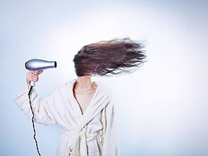El secador de pelo se encuentra en la rutina de belleza de muchas personas