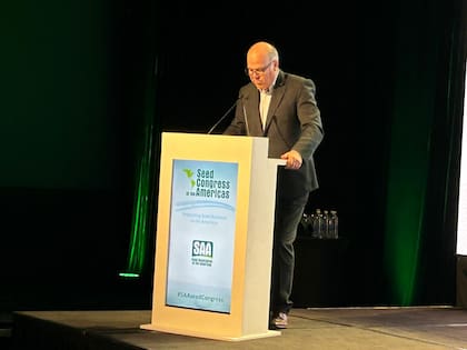 El secretario de Agricultura, Ganadería y Pesca, Sergio Iraeta, mientras brindaba el discurso