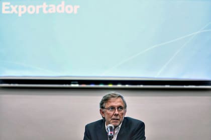 El secretario de agricultura, Juan José Bahillo, durante la conferencia de prensa 