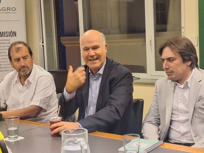 El secretario de Agricultura, Sergio Iraeta y el subsecretario de Producción Agropecuaria y Forestal, Manuel Chiappe se reunieron con los consejeros de Coninagro