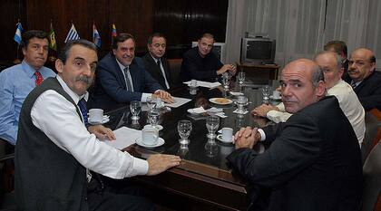 El ex secretario de Comercio Interior, Guillermo Moreno reunido con representantes de las empresas petroleras en sus  tiempos de controlador del mercado