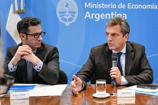 Dólares: la deuda de los importadores no para de crecer, pese a que Massa prometió usar el swap con China