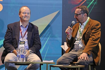 El secretario de coordinación de Energía y Minería, Daniel González, y Patrick Adam, director ejecutivo de la Cámara de Bioetanol