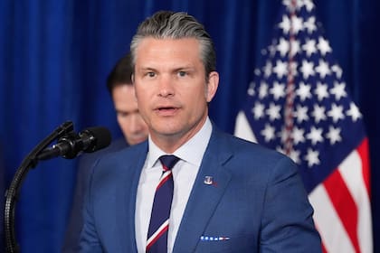 El secretario de Defensa de Estados Unidos, Pete Hegseth, habla en Mar-a-Lago, el 3 de enero de 2026.