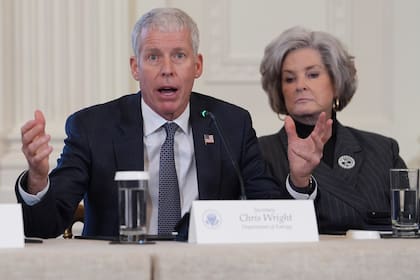 El secretario de Energía, Chris Wright, durante una reunión con el presidente Donald Trump y ejecutivos petroleros en el Salón Este de la Casa Blanca