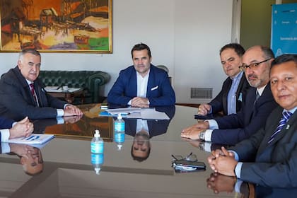El secretario de Energía, Darío Martínez, recibió ayer al gobernador de Tucumán, Osvaldo Jaldo, y al presidente de la Asociación de Transportadores de Cargas de Tucumán (ATC), Eduardo Reinoso