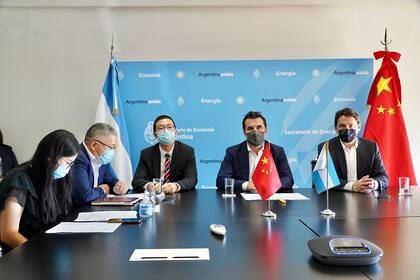 El secretario de Energía, Darío Martínez, y el subsecretario de Energía Eléctrica, Federico Basualdo, mantuvieron una reunión con las autoridades de la empresa China Electric Power Equipment and Technology Co., Ltd. (CET), y su sucursal CET Argentina