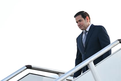El secretario de Estado de Estados Unidos, Marco Rubio, llega a la base aérea de Subang, a las afueras de Kuala Lumpur, el jueves 10 de julio de 2025.