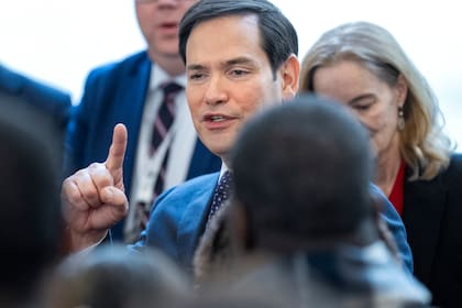 El secretario de Estado de Estados Unidos, Marco Rubio, afirmó que Petro había “autorizado los vuelos y luego canceló su autorización cuando los aviones estaban en el aire”