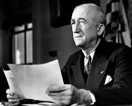 El secretario de Estado James Byrnes planteó una oferta de compra de Groenlandia en 1946.