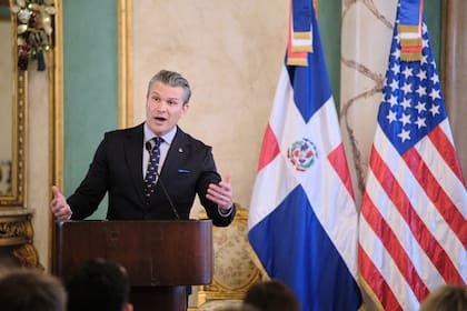 El secretario de Guerra de Estados Unidos, Pete Hegseth, en conferencia de prensa después de reunirse con el presidente dominicano Luis Abinader, el miércoles 26 de noviembre de 2025, en el Palacio Nacional de Santo Domingo, República Dominicana. (AP Foto/Ricardo Hernández)