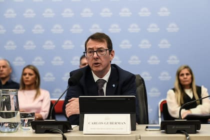 El secretario de Hacienda, Carlos Guberman, pasa más tiempo en las oficinas del Congreso, dialogando con los legisladores, que en su propio despacho