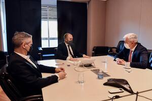 El secretario de Política Tributaria, Roberto Arias, el ministro de Economía Martín Guzmán, y el ministro de Agricultura Julián Domínguez