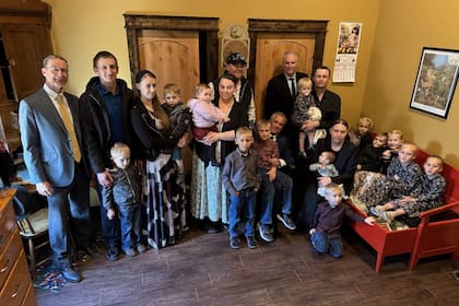 El secretario de Salud, Rober Kennedy Jr. viajó a Gaines, Texas, para acompañar a la familia Hildebrand en en funeral de su hija y se reunió con miembros de la comunidad menonita