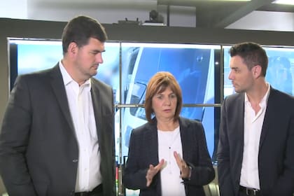 El secretario de Seguridad, Eugenio Burzaco, la ministra Patricia Bullrich, y Damián Arabia, el director de Prevención de Corrupción