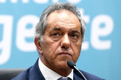 Daniel Scioli se reunió en el verano pasado con el primer grupo inversor interesado en las SAD del fútbol; la empresa hoy está en la mira de la justicia en varios países