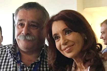 El secretario general de la Asociación del Personal Aeronáutico (APA) junto a la expresidenta Cristina Kirchner