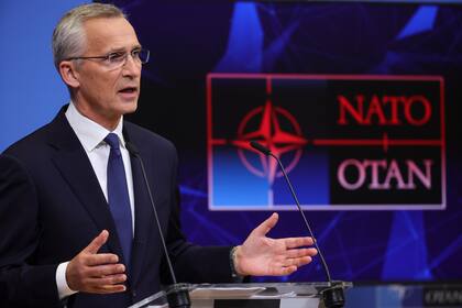 El secretario general de la OTAN, Jens Stoltenberg, habla durante una conferencia de prensa el martes 11 de octubre de 2022 en la sede de la OTAN en Bruselas, Bélgica. (AP Foto/Olivier Matthys)