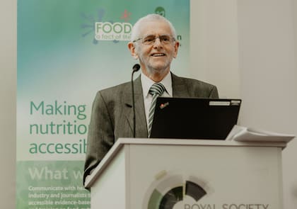 El secreto de Frayn radica en comer alimentos ricos en fibra, ya que mantienen al cuerpo saciado por más tiempo, lo que disminuye el consumo de más calorías