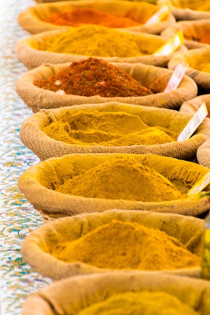 El secreto del curry se encuentra en la curcumina, un activo que se halla en el mix de especias que la componen