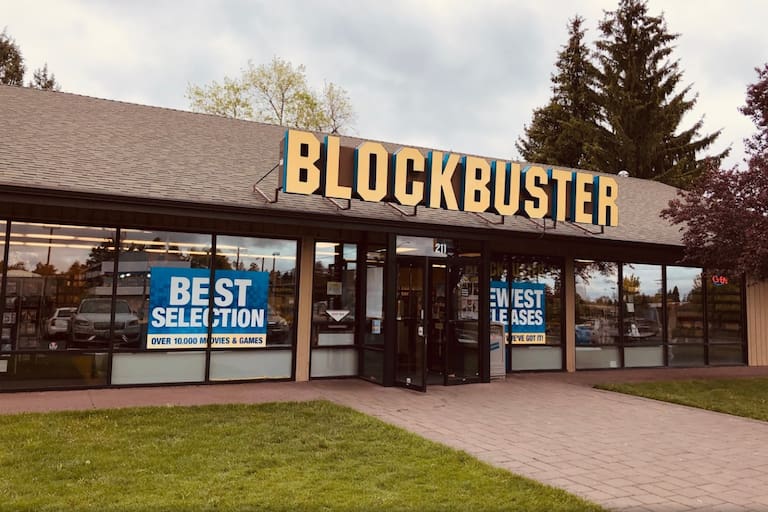 Blockbuster: la icónica tienda de video mantiene en funcionamiento un ...