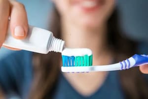 El secreto para quitar manchas de pasta dental y salvar tu ropa