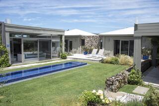 José Ignacio, Uruguay. Un jardín frente al mar que evoca el azul del océano