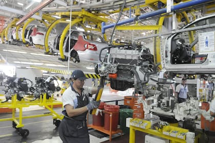 El sector de la producción automotriz registró una baja utilización en octubre, al utilizar solo el 56,1 % de su capacidad potencial.