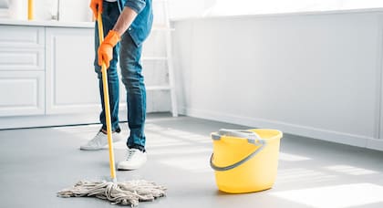 El sector de limpieza ofrece una gran cantidad de oportunidades laborales para inmigrantes en EE.UU.