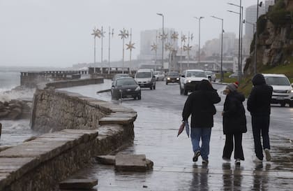 El sector entre Punta Iglesias y La Perla hace poco menos de dos meses fue castigado también por una sudestada, como hoy