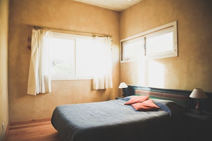 En la obra se hicieron los revoques en cuatro etapas hasta llegar a un espesor de cinco centímetros. El revoque fino se hizo con tierra, arena y engrudo cocido, todo tamizado.