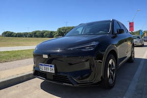 Un SUV que casi no tiene botones llegó a la Argentina para competir con su tecnología