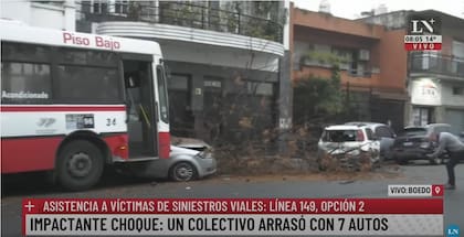 El segundo auto con el que chocó el colectivo provocó un choque en cadena con otros cinco