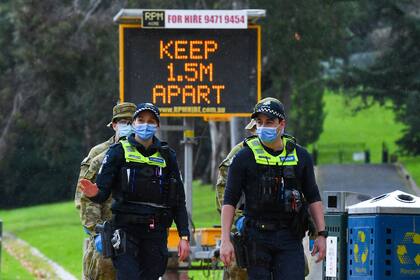 El segundo estado más poblado de Australia, Victoria, anunció que cualquiera que infrinja las órdenes de aislamiento se enfrentará a fuertes multas