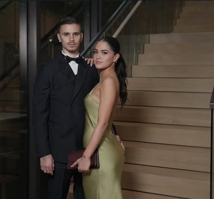 El segundo hijo de David Beckham asistió al festejo junto a su novia, Kim Turnbull, la tercera en discordia