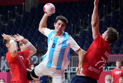 El seleccionado argentino de handball buscará vencer a Brasil a partir de las 21.00.
