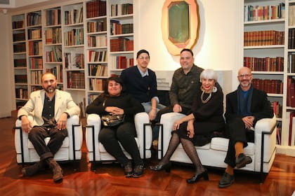 El seleccionado de artistas que expusieron en este encuentro: Ignacio Valdez, Paola Vega, Nahuel Vecino, Andrés Paredes, Carolina Antoniadis y Daniel Basso. En la próxima edición, Daniel e Ignacio dejarán su espacio a Vicente Grondona y Juan Becu