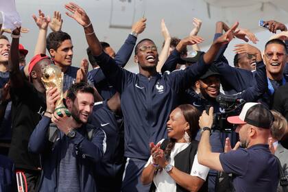 El seleccionado de Francia llega con la copa a su pais